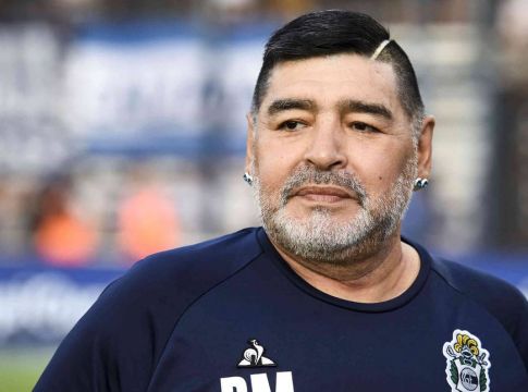 Δύο νοσηλεύτριες και ένας ψυχολόγος ερευνώνται για τον θάνατο του Μαραντόνα
