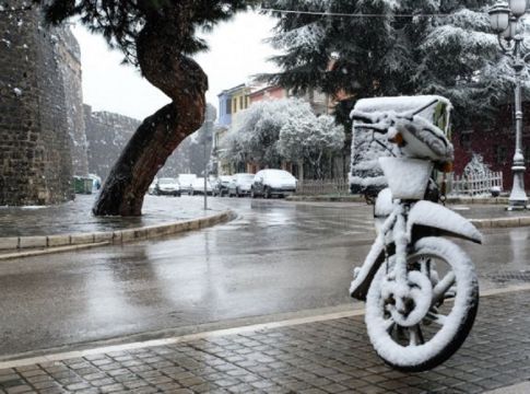 Ντελιβεράδες : Σεβασμός σε όσους κάνουν το μεροκάματο του δρόμου (και του τρόμου)