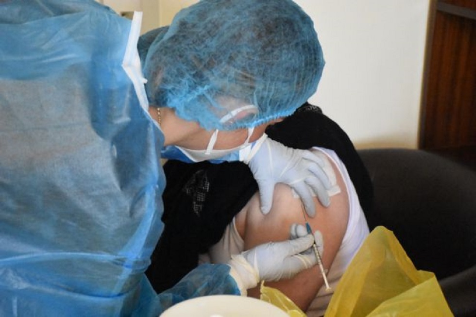Θεμιστοκλέους : «Διερευνώνται όλες οι περιπτώσεις παράβασης της λίστας εμβολιασμού»