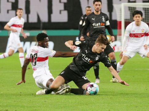 Πέρασε η Γκλάντμπαχ, 2-1 τη Στουτγάρδη