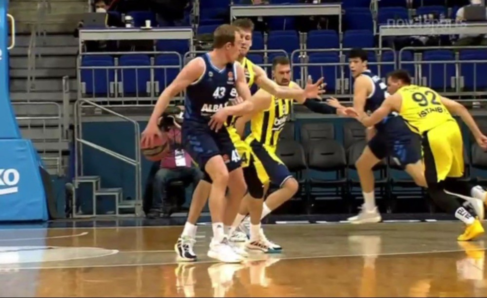 EuroLeague : Στην κορυφή του Top-10 η μαγική πάσα του Σίμκα (vid)