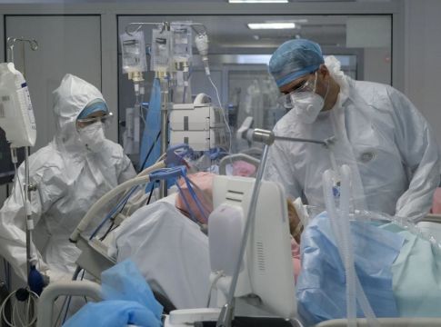 ΠΟΕΔΗΝ : Οριακή η κατάσταση στα νοσοκομεία της Αττικής – Ρεκόρ ασθενών σε κλινικές και ΜΕΘ