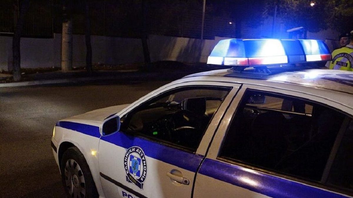 Θεσσαλονίκη : Διακινητής παράνομων μεταναστών τράκαρε Ρorsche Cayenne με πλαστές πινακίδες για να αποφύγει τους αστυνομικούς