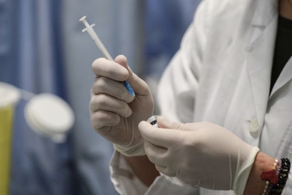 Εμβόλιο: Ώρες αγωνίας για την 34χρονη από την Ηλεία που έπαθε εγκεφαλική αιμορραγία μετά από AstraZeneca