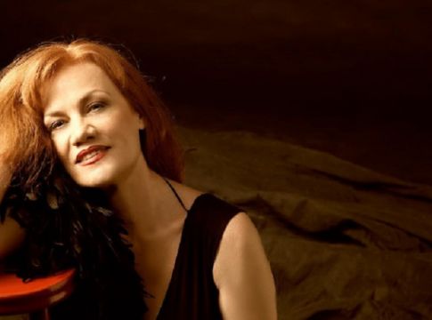 Συγκλονίζει η Αθηνά Παππά : Με σάπισαν στο ξύλο, ανέβηκα στο καπό του αυτοκινήτου αιμόφυρτη