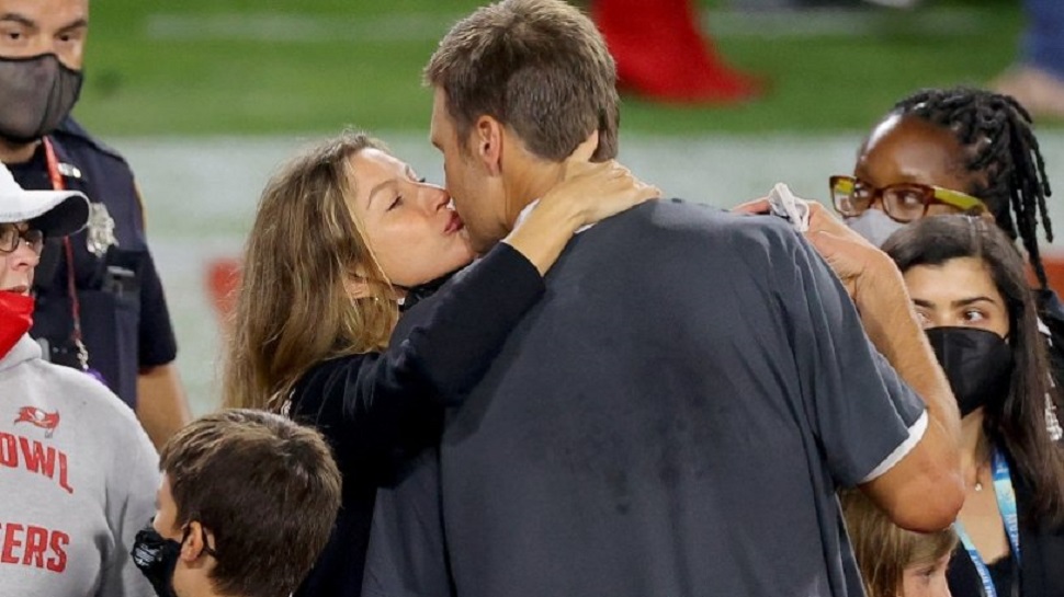 Super Bowl : Το τρυφερό φιλί της Ζιζέλ στον Brady (vid & pics)