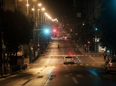 Στην Αττική και πάλι τα μισά κρούσματα της χώρας – Η κατανομή στο Λεκανοπέδιο