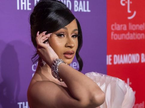 Cardi B : Δείτε τη δραστική αλλαγή στην εμφάνιση της σταρ (pic+vid)