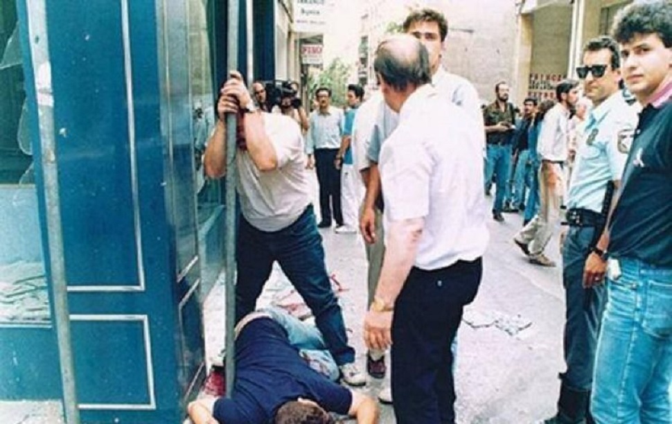 Συγγενείς θυμάτων τρομοκρατίας σε όσους διαδηλώνουν υπέρ Κουφοντίνα : «Όταν μιλάτε σας ακούμε και εμείς – Το έχετε σκεφτεί έστω και μία φορά;»