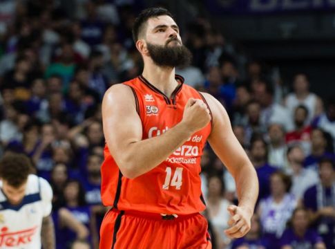 Ντούμπλιεβιτς : «Τα darts με βοηθούν στο μπάσκετ»