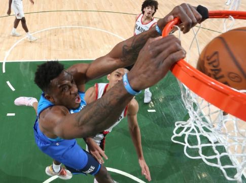 Top 10 με buzzer beater του Μπούκερ και φοβερό Θανάση Αντετοκούνμπο (vid)