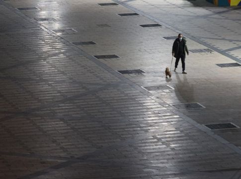 «Πονοκέφαλο» προκαλεί η αύξηση κρουσμάτων και η διασπορά των μεταλλάξεων – Κρούουν τον κώδωνα οι ειδικοί