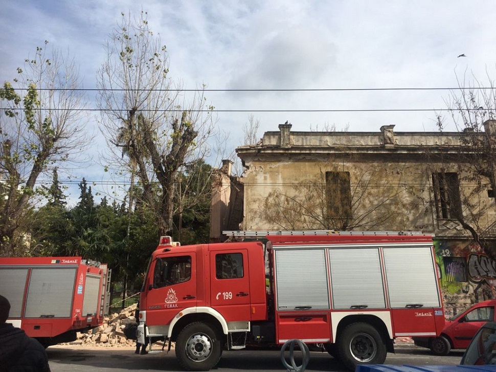 Κατέρρευσε μέρος κτίριου στα Άνω Πατήσια – Ανέσυραν έναν άνδρα από τα συντρίμμια