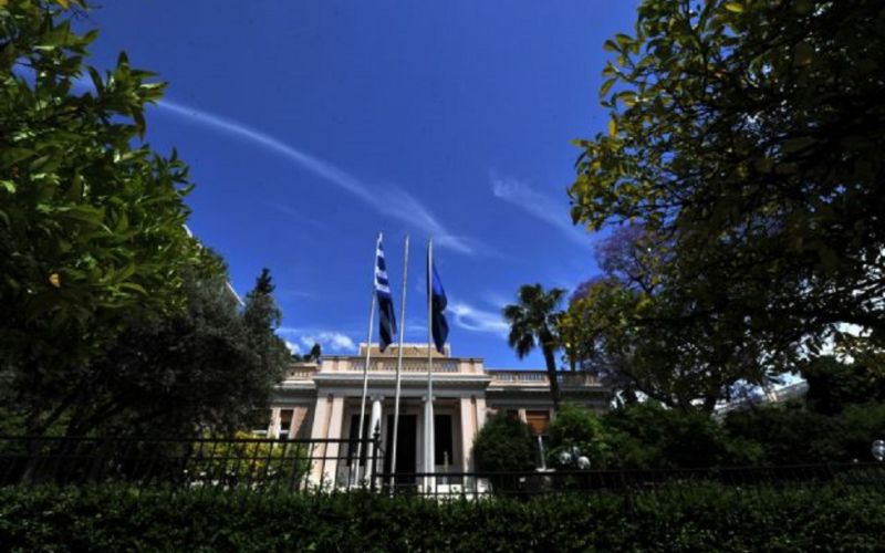 Σύσκεψη στο Μαξίμου για την τήρηση των μέτρων στους εργασιακούς χώρους