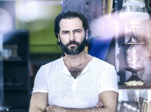 Παναγιώτης Μπουγιούρης για γνωστό σκηνοθέτη: «Σας φτύνω κατάμουτρα για τον πόνο που προκαλέσατε»