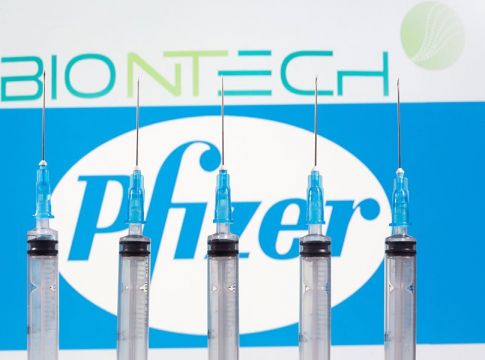 Οι Pfizer/BioNTech αυξάνουν την παραγωγή εμβολίων σε 2 δισ. για το 2021