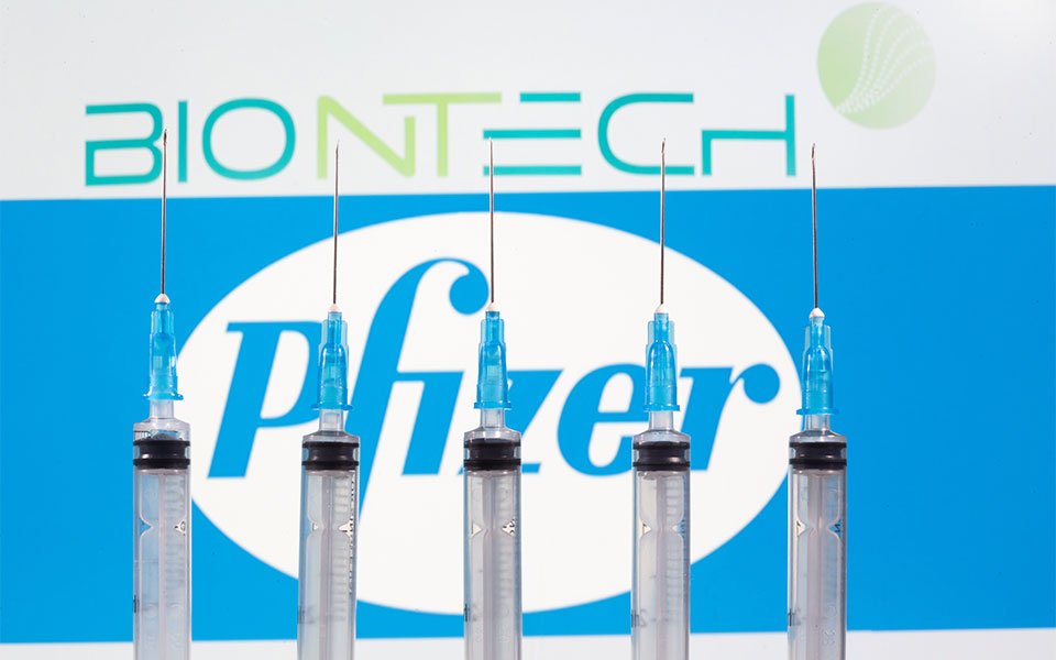 Οι Pfizer/BioNTech αυξάνουν την παραγωγή εμβολίων σε 2 δισ. για το 2021