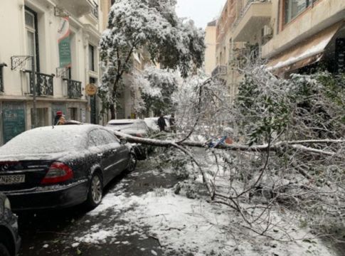Σύσκεψη στην Πολιτική Προστασία – Μέχρι το βράδυ θα αποκατασταθούν οι περισσότερες βλάβες ηλεκτροδότησης λέει ο Χαρδαλιάς