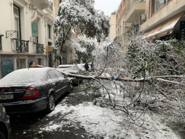 Σύσκεψη στην Πολιτική Προστασία – Μέχρι το βράδυ θα αποκατασταθούν οι περισσότερες βλάβες ηλεκτροδότησης λέει ο Χαρδαλιάς