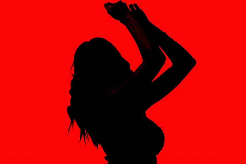 TikTok Silhouette Challenge : Χαμός με το σέξι trend – Πώς το εκμεταλλεύονται οι επιτήδειοι