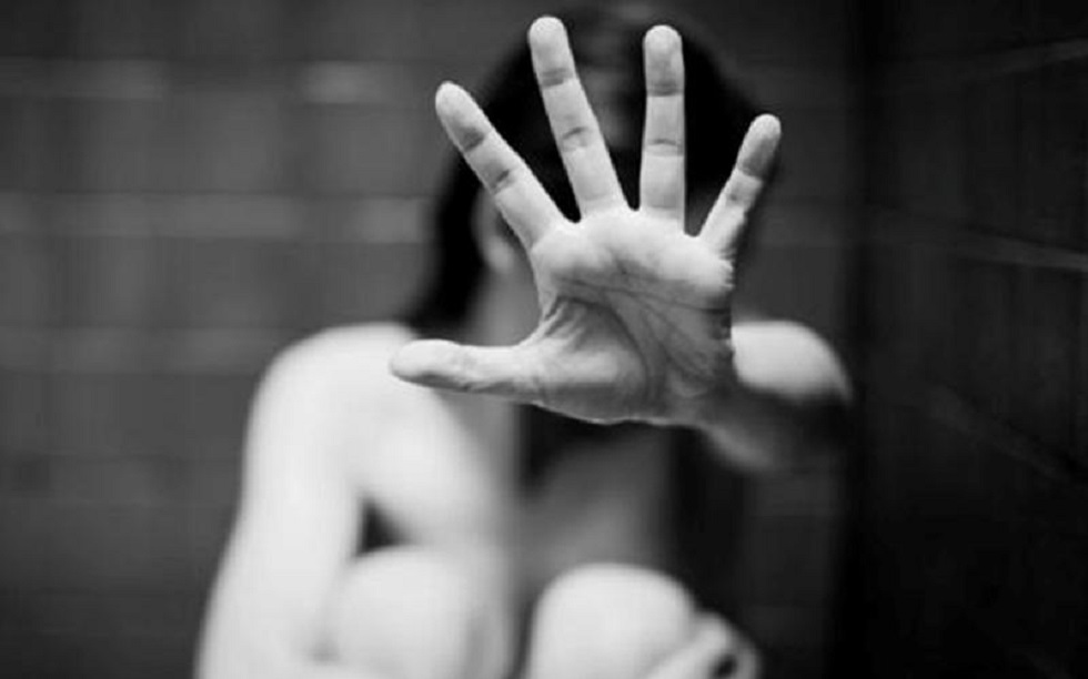 Ανατριχιαστική καταγγελία για ομαδικό βιασμό από 5 άντρες