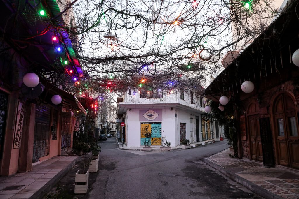 Κορωνοϊός : «Φλέγεται» το κέντρο της Αθήνας με τριψήφιο αριθμό κρουσμάτων