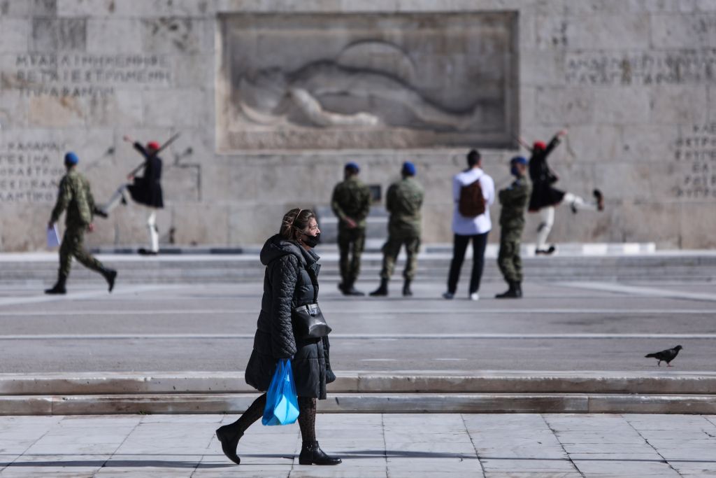 Δέκα περιοχές από σήμερα «στο κόκκινο» και σε lockdown – Τι ισχύει από Δευτέρα σε όλη τη χώρα