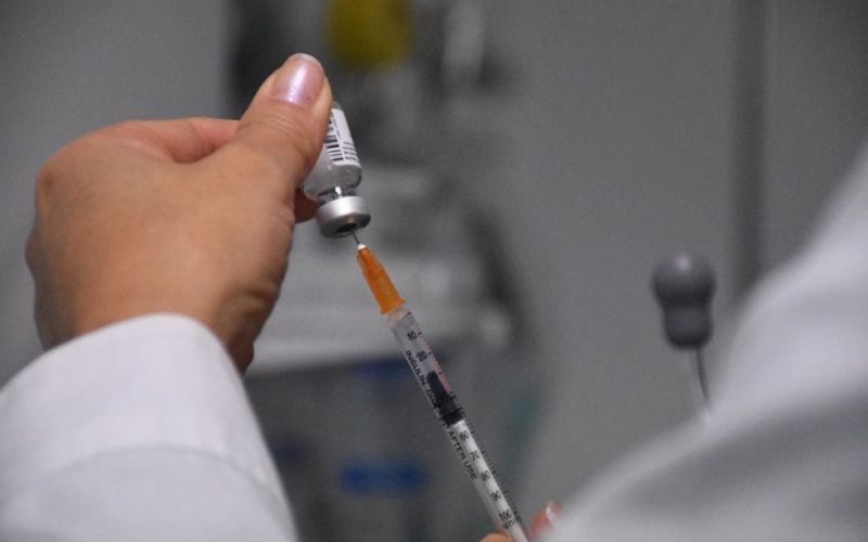 Εμβόλιο : Ανοίγει η πλατφόρμα για τις ηλικίες 60-64 και 75-79