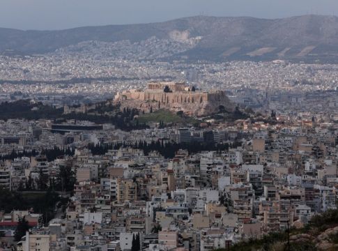 Κορωνοϊός : Η πανδημία σαρώνει τη χώρα – Πού εντοπίζονται τα 2.702 νέα κρούσματα