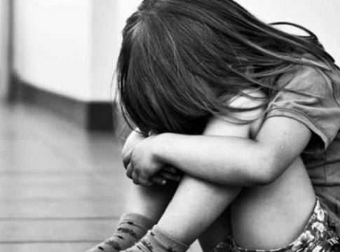 «Πλήρωνε τις εκτρώσεις σε 15χρονα» – Νέα καταγγελία για σκηνοθέτη που σοκάρει
