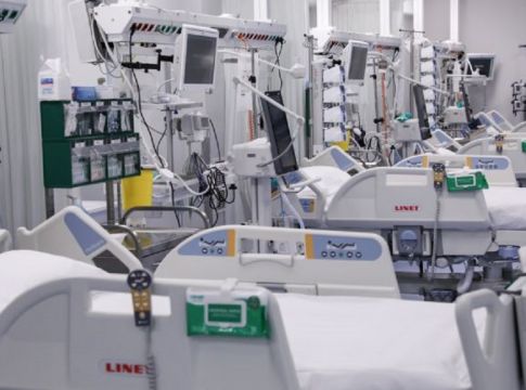 Ασθενής νίκησε τον κορωνοϊό και πέθανε εκτός ΜΕΘ μετά από χειρουργείο