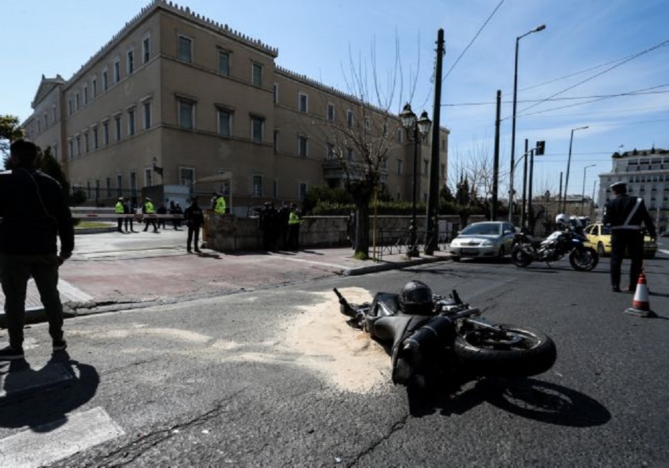 Τροχαίο στη Βουλή : Συγκλονίζει η σύζυγος του άνδρα στον οποίο «χτυπά» η καρδιά του Ιάσονα (vid)