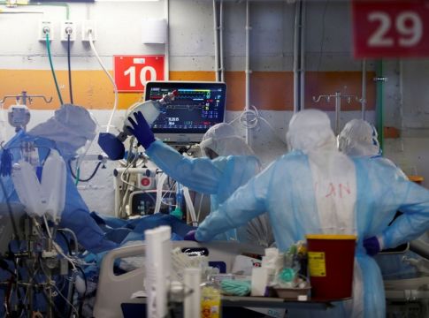 Κορωνοϊός : Συναγερμός για κρούσμα με συνδυασμό μεταλλάξεων – Οι παραλλαγές του ιού «γονατίζουν» τα νοσοκομεία
