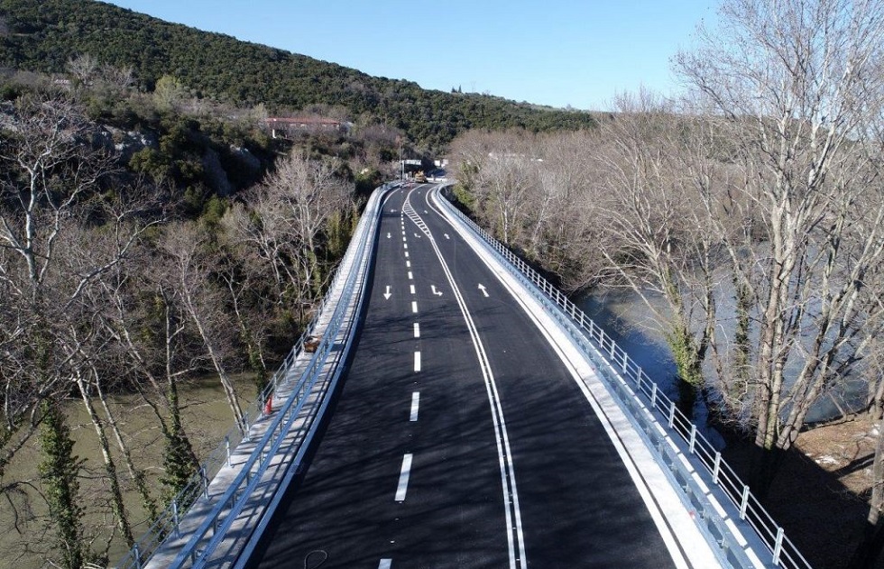 Παραδόθηκε στην κυκλοφορία η γέφυρα Πηνειού στα Τέμπη