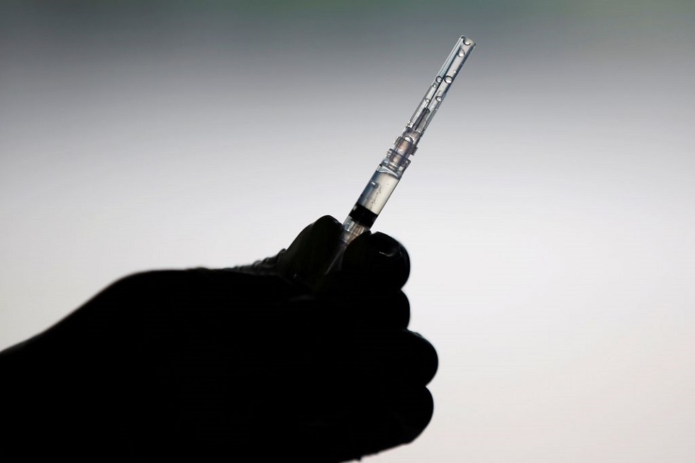 Στον «αέρα» ξανά το εμβόλιο της AstraZeneca – Γιατί οι χώρες αναστέλλουν τους εμβολιασμούς