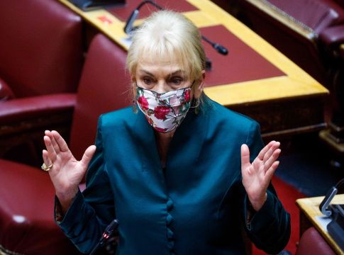 Πιπιλή : «Να πηγαίνουν οι μανάδες στα γήπεδα, να προσέχουν τους χούλιγκαν» (vid)