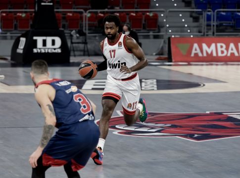 Το εντυπωσιακό κάρφωμα του Έλις και τα 2 σερί τρίποντα του Ζαν-Σαρλ (vids)