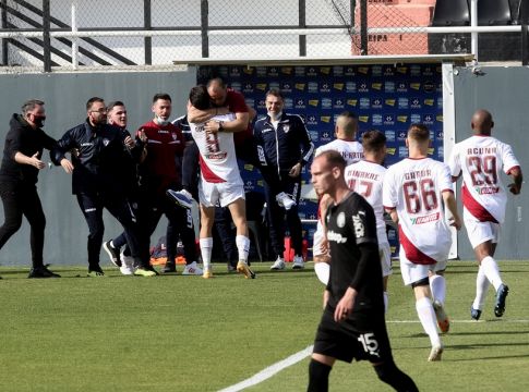ΟΦΗ-ΑΕΛ 2-3: «Μπαλωθιές» παραμονής από την Λάρισα (vid)