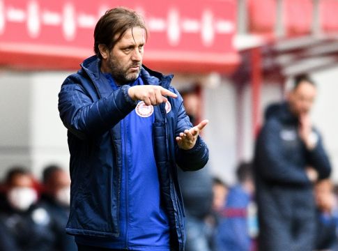 Οι μετά Μαρτίνς προφήτες, ο καναπές και τα ξηροκάρπια