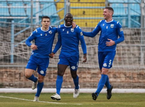 Η Λαμία VAR-εσε στο τέλος τη Λάρισα (2-1, vids)