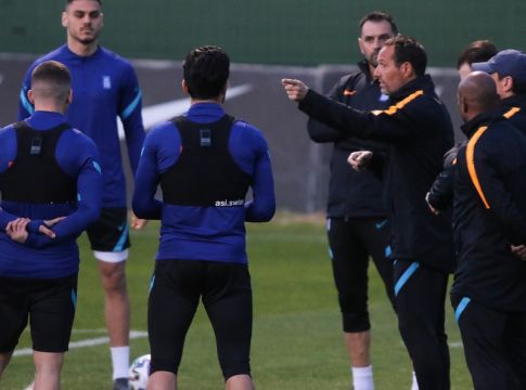 Εθνική Ελλάδας : Αλλάζει πλάνο για την ενδεκάδα ο Φαν Σιπ