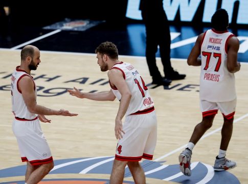 Βαλένθια – Ολυμπιακός 79-88: Θρύλος για 30 λεπτά και διπλό με άγχος