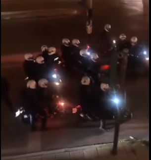 Νέα Σμύρνη : Το βίντεο με αστυνομικούς να φωνάζουν «Πάμε να τους σκοτώσουμε, να τους γ@@@@ε» (vids)