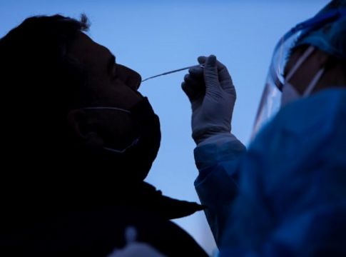 Κορωνοϊός : Στα ύψη και σήμερα τα κρούσματα – Πού θα κυμανθούν (vid)