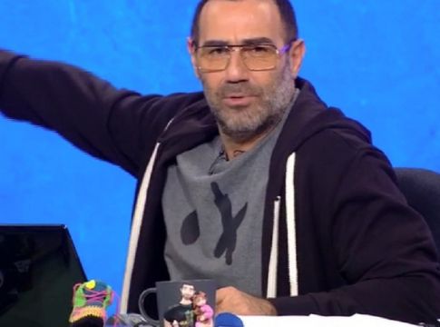 «Ράδιο Αρβύλα» : Πώς αντέδρασαν στον σεισμό που έγινε την ώρα της εκπομπής (vid)