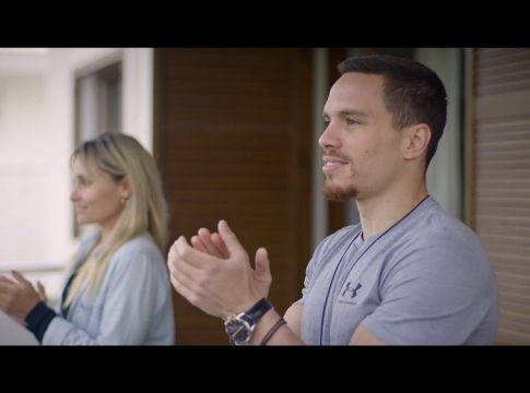 Το συγκινητικό spot της Stoiximan για τον μεγάλο αγώνα που θα νικήσουμε σαν #ΜiaOmada!