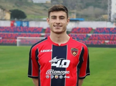 Η Κοσέντζα σκέφτεται την αγορά του Αντζούλα