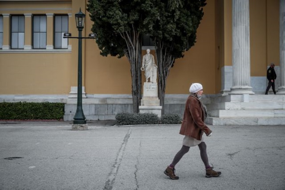 Κορωνοϊός : Ένα στα 20 τεστ είναι θετικό, μεγάλη επιβάρυνση στους νέους