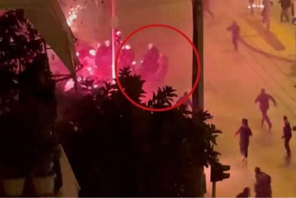 Αποκάλυψη : Αυτός είναι ο νεαρός που έριξε κάτω τον αστυνομικό στη Νέα Σμύρνη