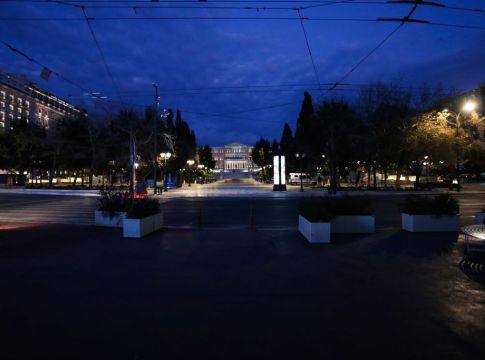 Έσπασε το «φράγμα» των 200.000 κρουσμάτων – «Crash test» για τα μέτρα το Σαββατοκύριακο